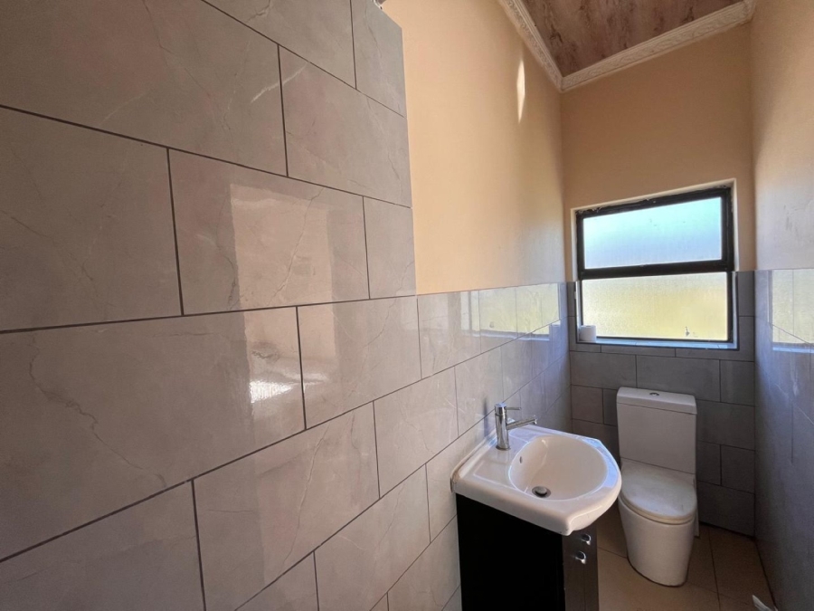4 Bedroom Property for Sale in Palmiet Western Cape